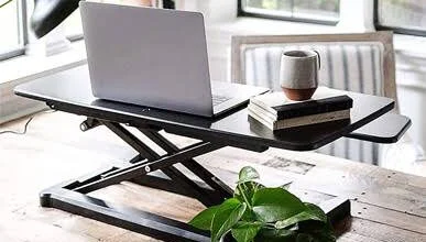چگونه با تجهیزات ارگونومیک، میز کار حرفه‌ای‌تری داشته باشیم؟